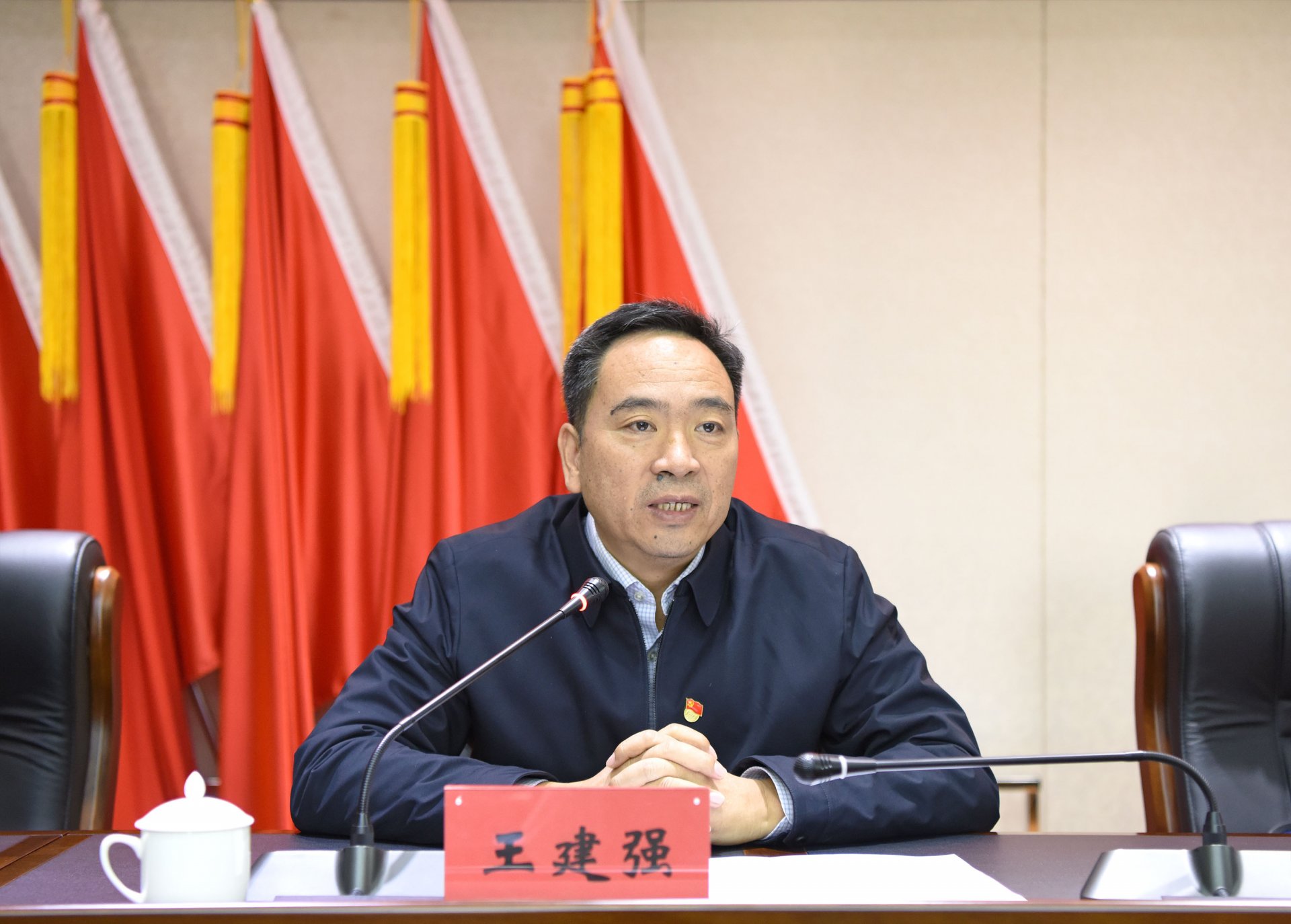 开云平台最新版下载在总部2楼会议室组