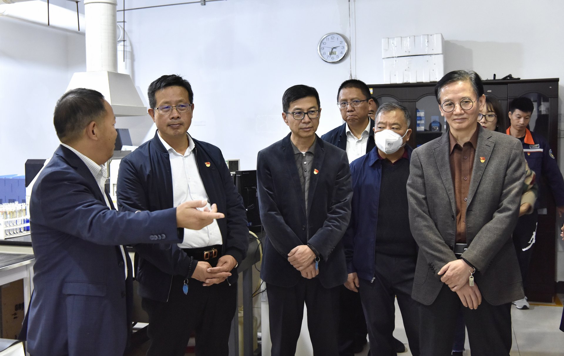 继续了解巡回指导组坚持“四不两直