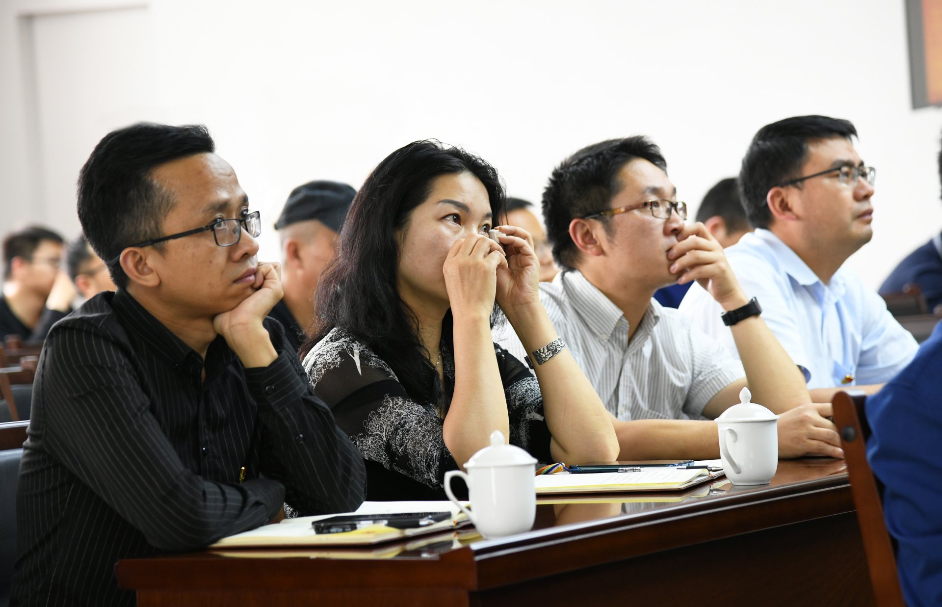讴歌党的丰功伟绩