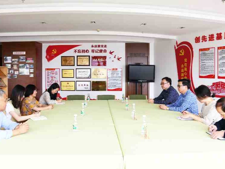 省政府到开云平台手机版登录亲切慰问云
