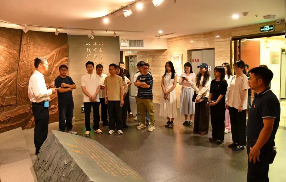 并开展“青年进企业・研学产业链”主题