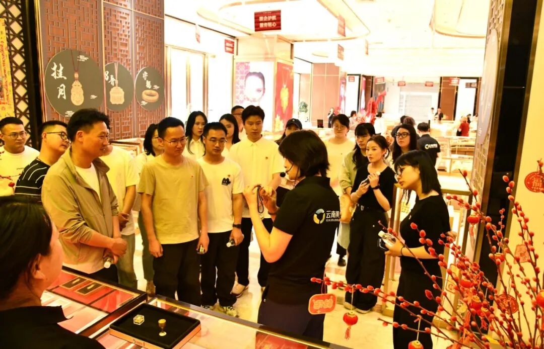 凝聚青春力量